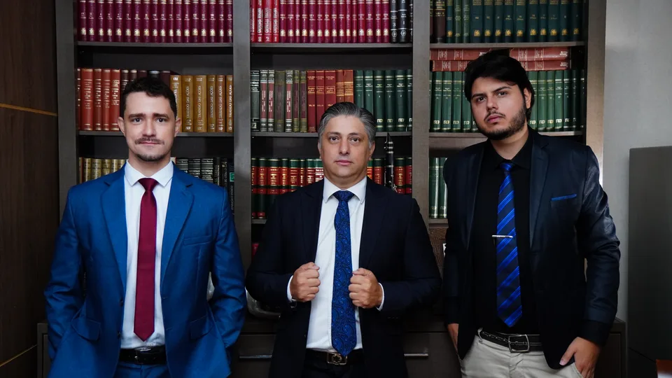 Equipe da Sorrentino Advogados reunida no escritório