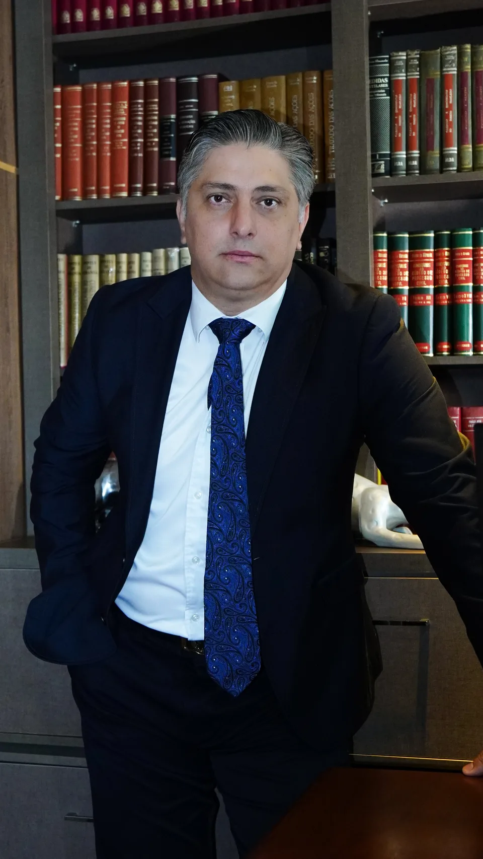 Thiago Sorrentino no escritório em Pouso Alegre